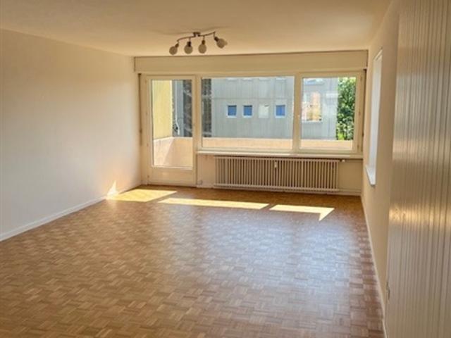 Tolle Wohnung mit grossem Balkon an zentraler und ruhiger Lage
