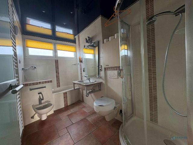 tolle Wohnung mit Rundumblick und Einbauküche