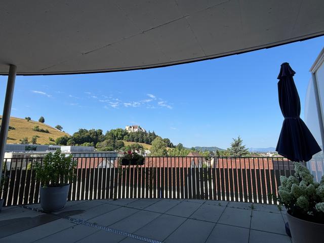 Tolle Wohnung mit schönem Blick aufs Schloss und grossem Balkon