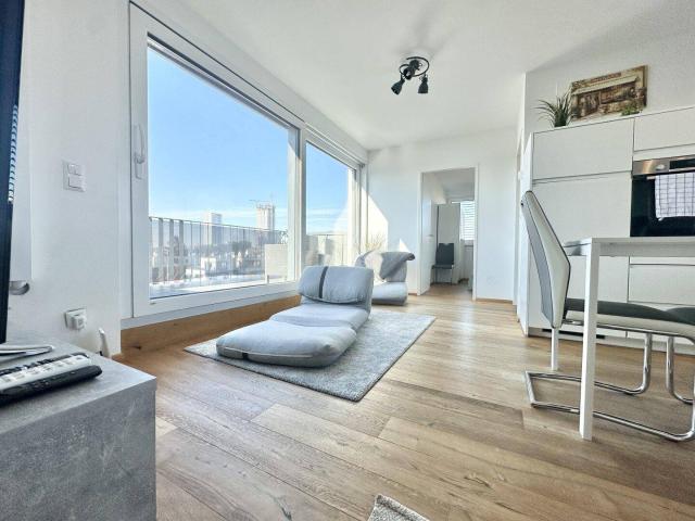 TOLLE ANLEGERWOHNUNG! Tolle 2 Zimmerwohnung + Dachterrasse nahe der Alten Donau! VOLL MÖBLIERT + Einbauküche & Klimaanlage! U1!