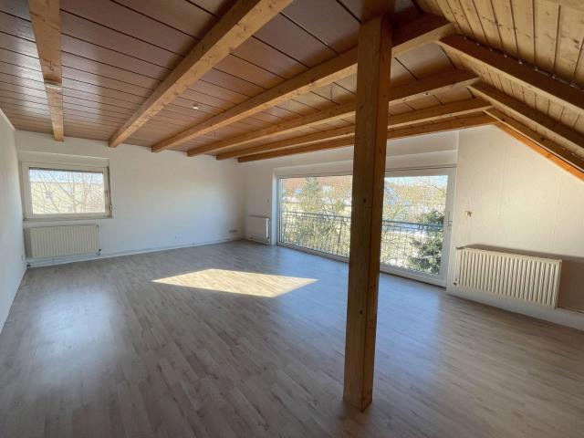 Tolle, große Dachgeschosswohnung, erster Monat mietfrei