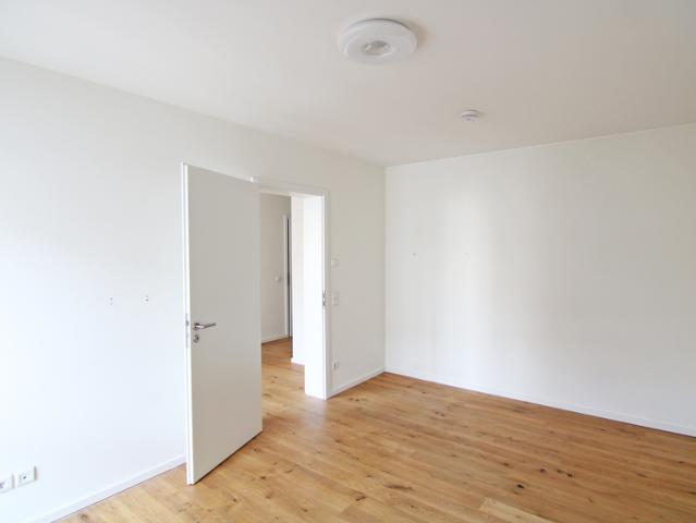 Tolle Lage: Proskauer Straße! Altbauwohnung mit Parkett, schickem Bad + Hofterrasse!