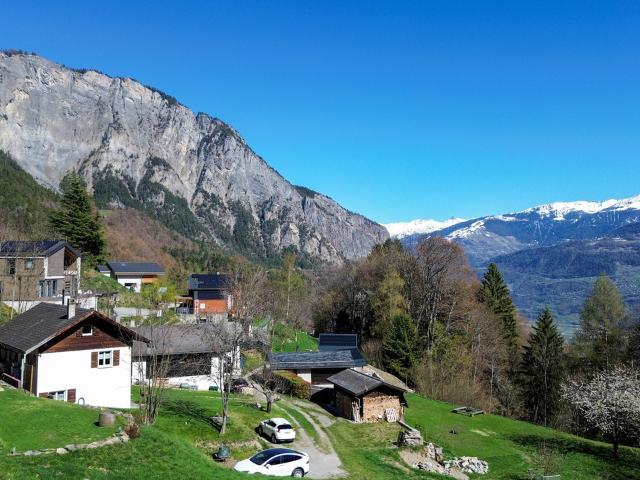 Tolles 4,5 Zimmer Chalet auf einem 6'876 m2 grossen Grundstück