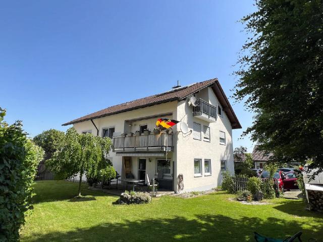 Tolles, großes 3 Familienhaus mit sofort beziehbarer EG Wohnung