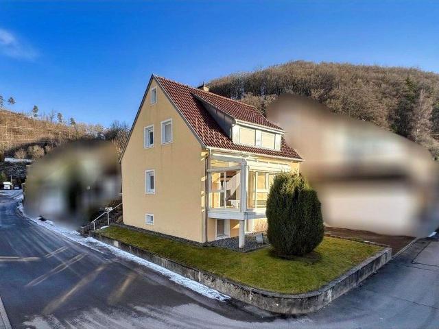 Tolles Einfamilienhaus mit Garage und Wintergarten
