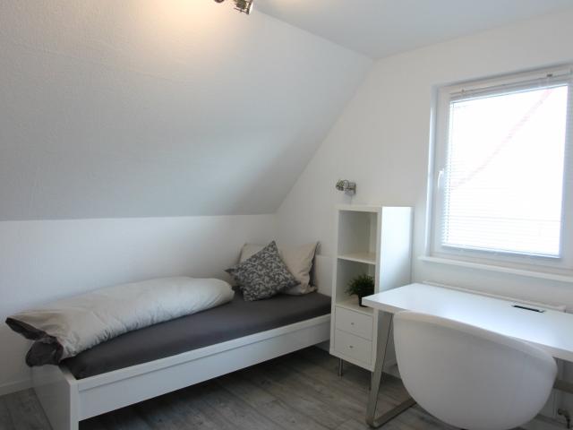 Tolles möbliertes sep. Zimmer in 3er weiblichen WG, Heilbronn, Stielerstr