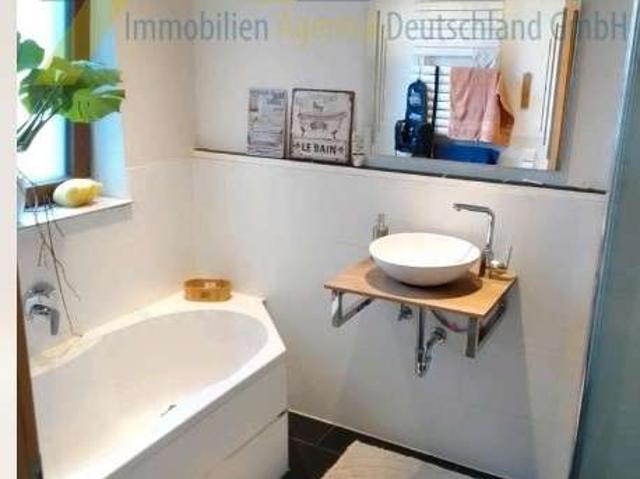 Tolles Haus mit großem Garten in Top Lage