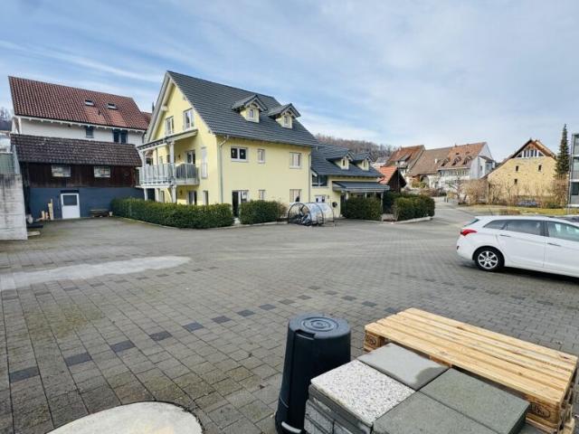 Top 3 Familienhaus im Eigentumsstandard mit 15 Parkplätzen, Werkstatt & Schopf in Zunzgen