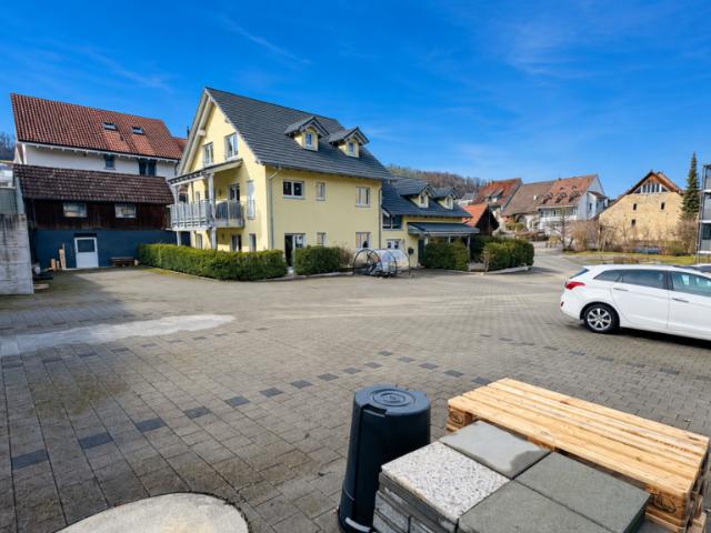 Top 3 Familienhaus im Eigentumsstandard mit 15 Parkplätzen, Werkstatt & Schopf in Zunzgen