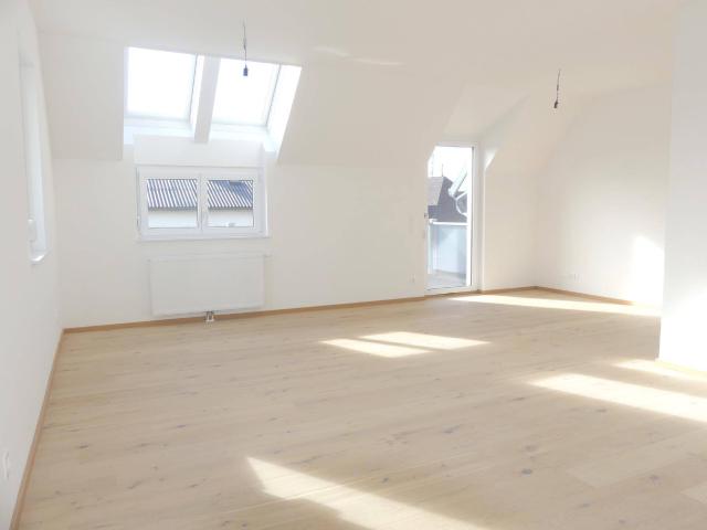 Top 10, Helle Wohnung mit Balkon und Vorteilhafter Lage