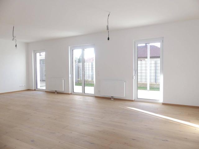 Top 4, Ruhige Eck Wohnung mit Garten
