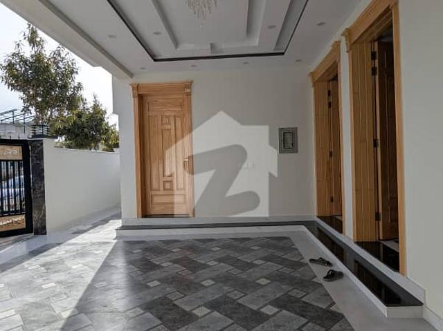 Top City Beautiful 10 Marla House For Sale