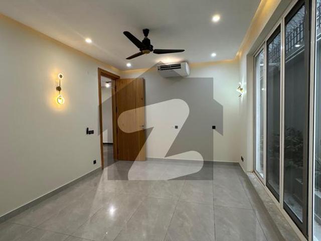 Top Class Location At F 11 Islamabad 2 Bedroom 1450 Square Feets Apartment For Sale F 11