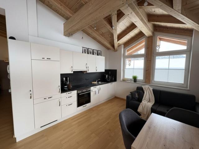 Top Angebot! Dachgeschosswohnung mit Sichtdachstuhl & Sonnenbalkon