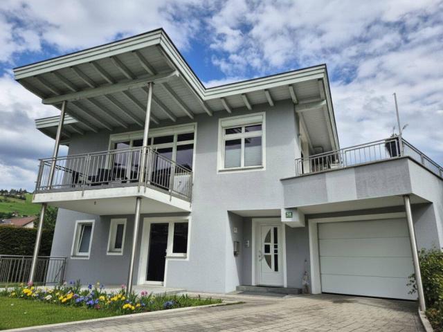 Top Angebot ! Modernes Familienhaus in Ruhelage