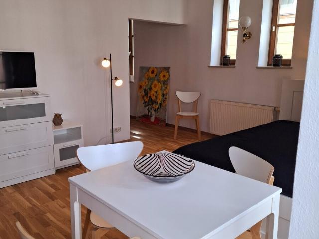 TOP Apartment mit Balkon und neuer Einrichtung Rosenheim Zentrum
