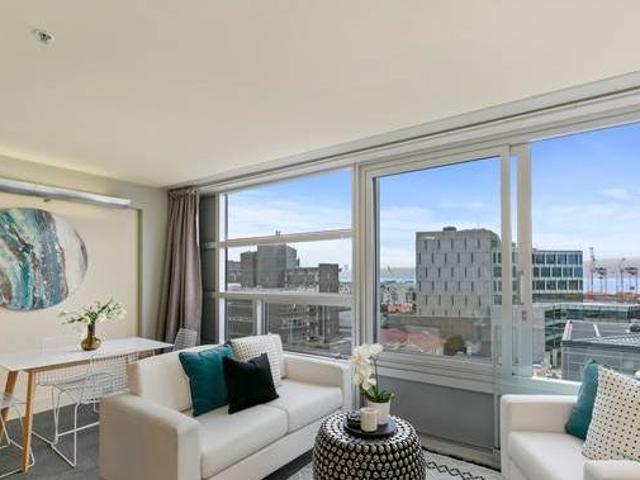 Top Apartment with Harbour View