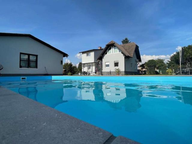 Top ausgestattetes Ein bis Zweifamilienhaus mit Pool und Klima!