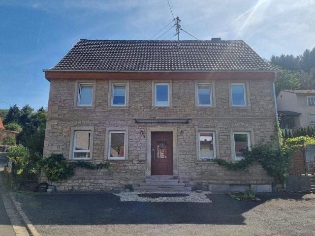 TOP Gelegenheit! Wunderschön modernisiertes EFH mit großem Grundstück