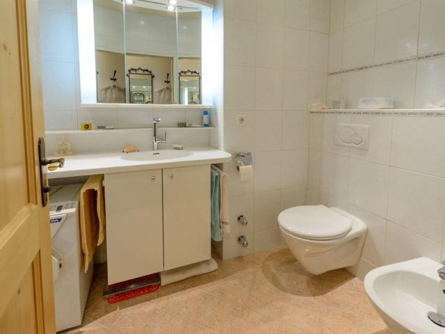 Top Gepflegte 2 Zimmer Wohnung mit Hochwertiger Ausstattung & Garage