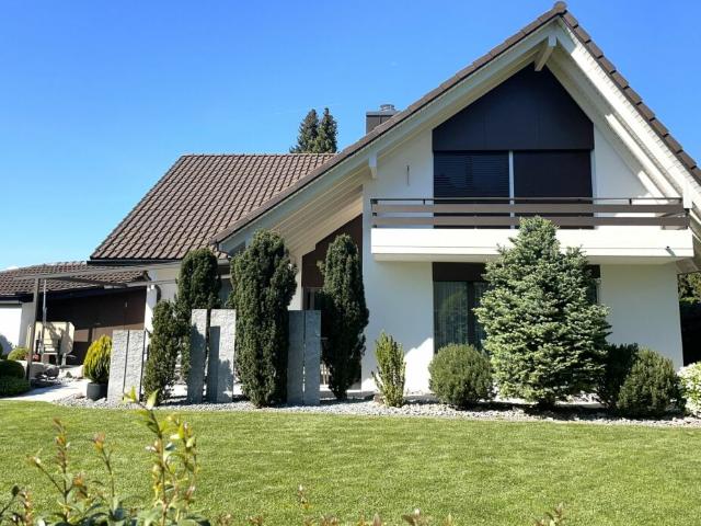 Top gepflegtes und sehr gut unterhaltenes 5 1/2 Zimmerhaus an zentraler Lage
