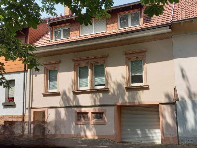 Top Zweifamilienhaus vermietet mit Terrasse, Balkonen, pflegeleichtem Garten zur Südseite und Garage, in St. Ingbert SÜD