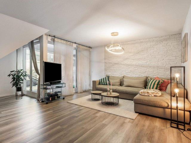 Provisionsfrei für Käufer * Top DG Wohnung in zentraler Lage