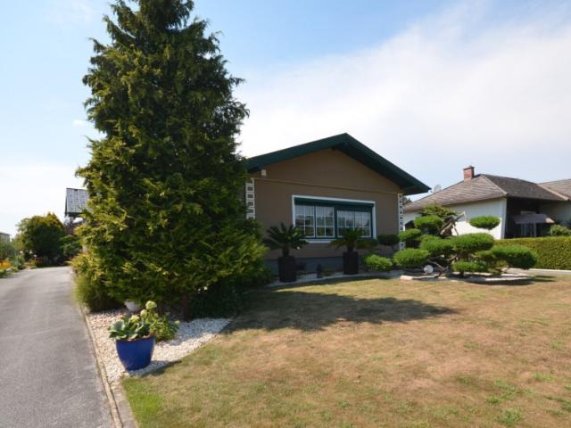 Top einfamilienhaus mit 3 garagen und pool