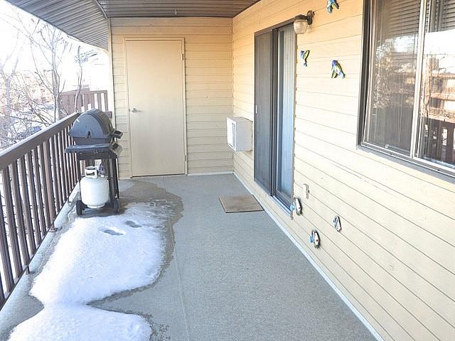 Top Floor 3 Bedroom Condo Woodland Crossing