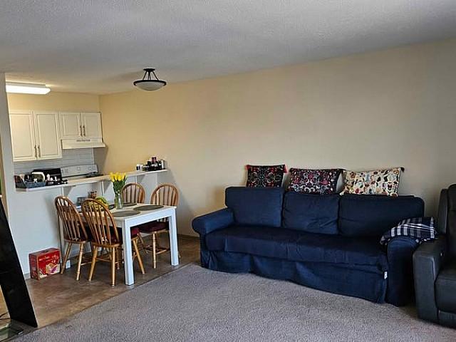 Top floor 1br In St. Vital — Move In Ready