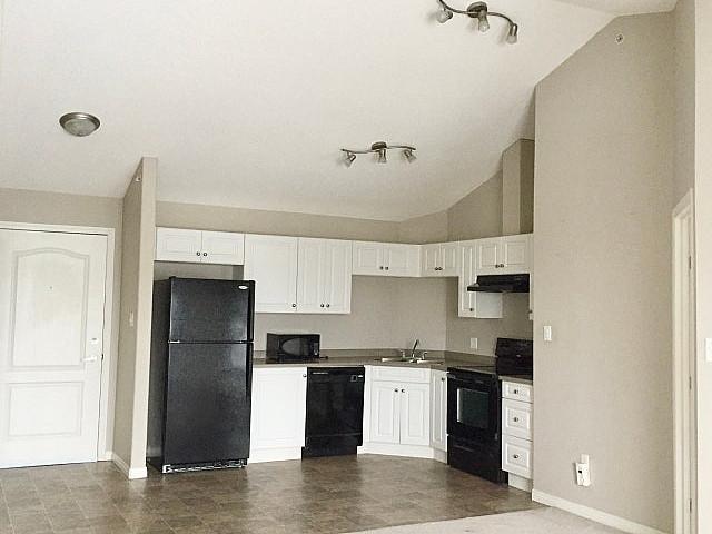 Top Floor 2 Bed/2 Bath Condo W/ Vaulted Ceilings + Balcony