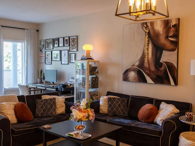 Top Floor 2 Bed + 2 Bath Condo in Belgravia