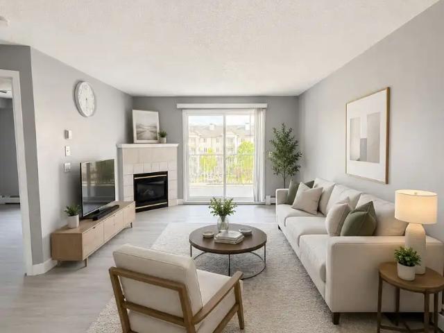 TOP FLOOR 2 Bed / 2 Bath in Somerset — Bright, Spacious & All Utilities Included