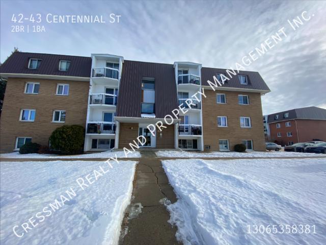 Top Floor 2 Bedroom Apartment Near University