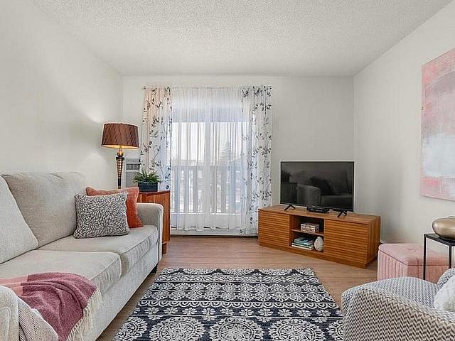 Top Floor Condo In Forest Grove Near U Of S