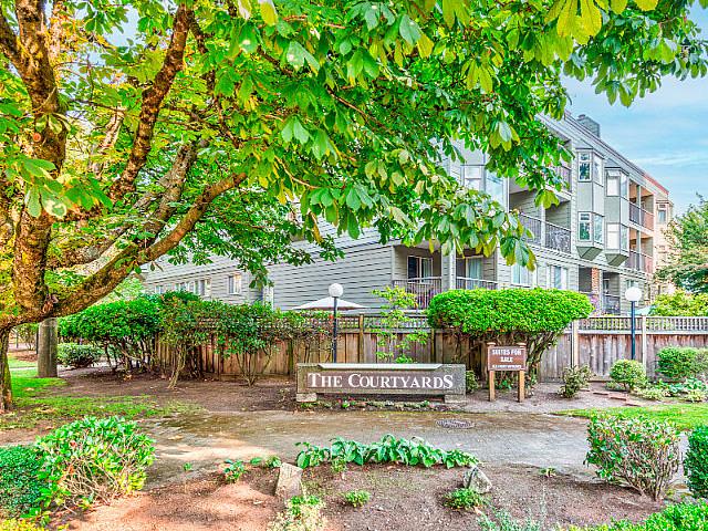 Top Floor Corner Gem In Uptown New West W/ Private Rooftop Deck