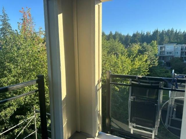 Top Floor Corner Unit 2 Bedroom/2 Bath