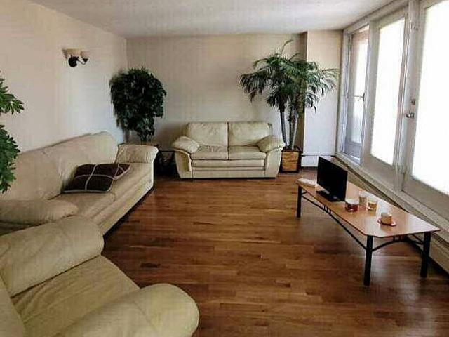 Top Floor Corner Unit Downtown 2 Bed 1 Bath