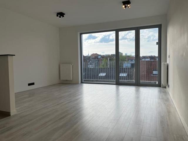 Top floor apartment in good location Schaerbeek Josaphat