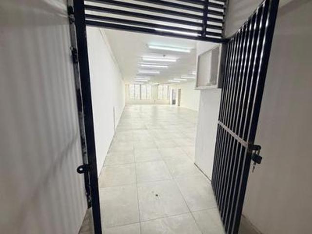 top floor huge commercial space to let