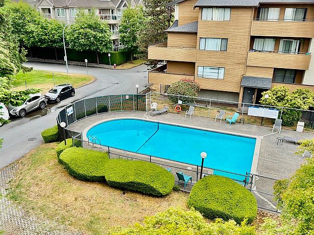 Top Floor Large 1 Bedroom And Den