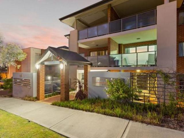 Top Floor Maylands Living