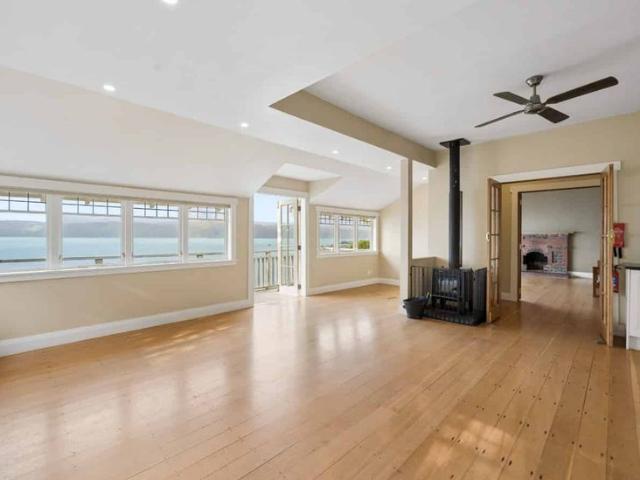 Top Floor Seatoun Gem with Sun, Views & Character