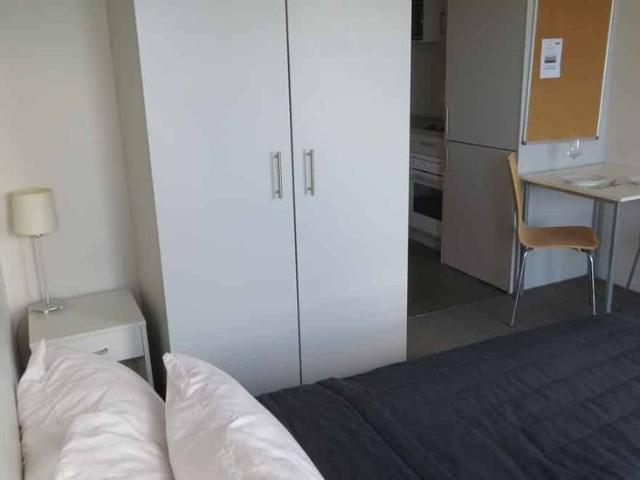 TOP FLOOR STUDIO APARTMENT: VIEWS FOR MILES