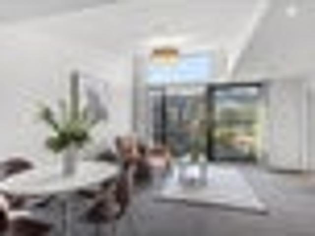 Top floor Super convenient BEO $465,000