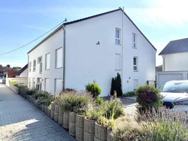 Top Kapitalanlage oder fürs Alter 3 Zimmer EG Wohnung mit Gartenanteil, Garage und Stellplatz