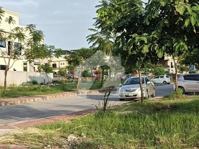 Top Heighted Dead End Corner Extra Land Plot For Sale in Bahria Enclave Islamabad