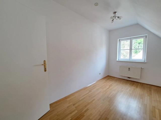 TOP Innenstadtlage: 3 Zimmer DG Wohnung im Altbau | Sackstraße 14 Top 26