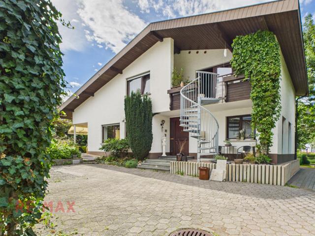 Top Objekt in Altach: Haus mit Einliegerwohnung und zwei XL Garagen