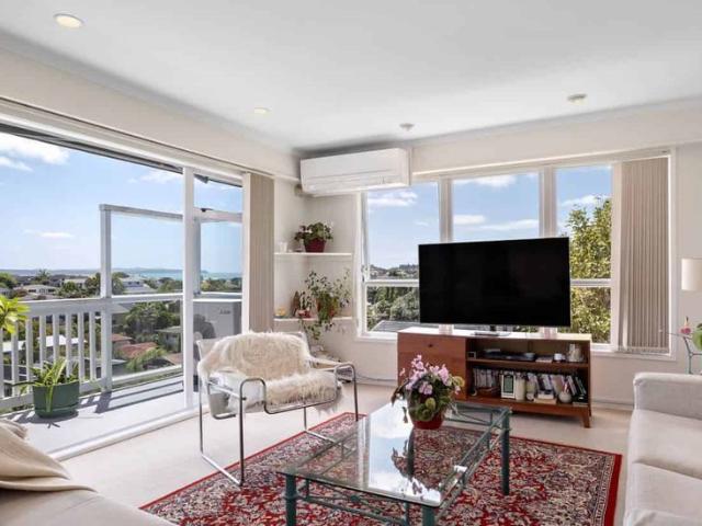TOP OF THE WORLD WITH MILLION DOLLAR SEAVIEW